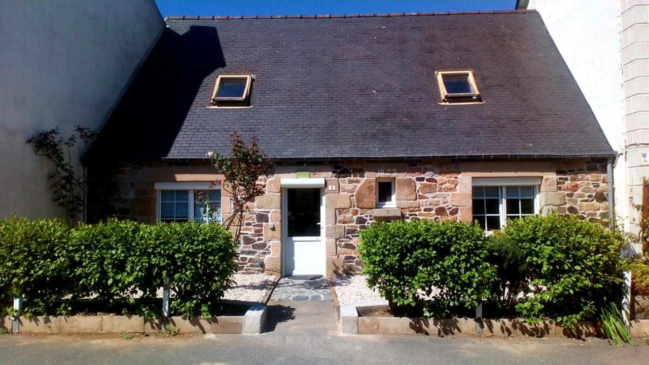Holiday home Ty Jeanne, Le Charme De La Pierre Au Coeur Du Village